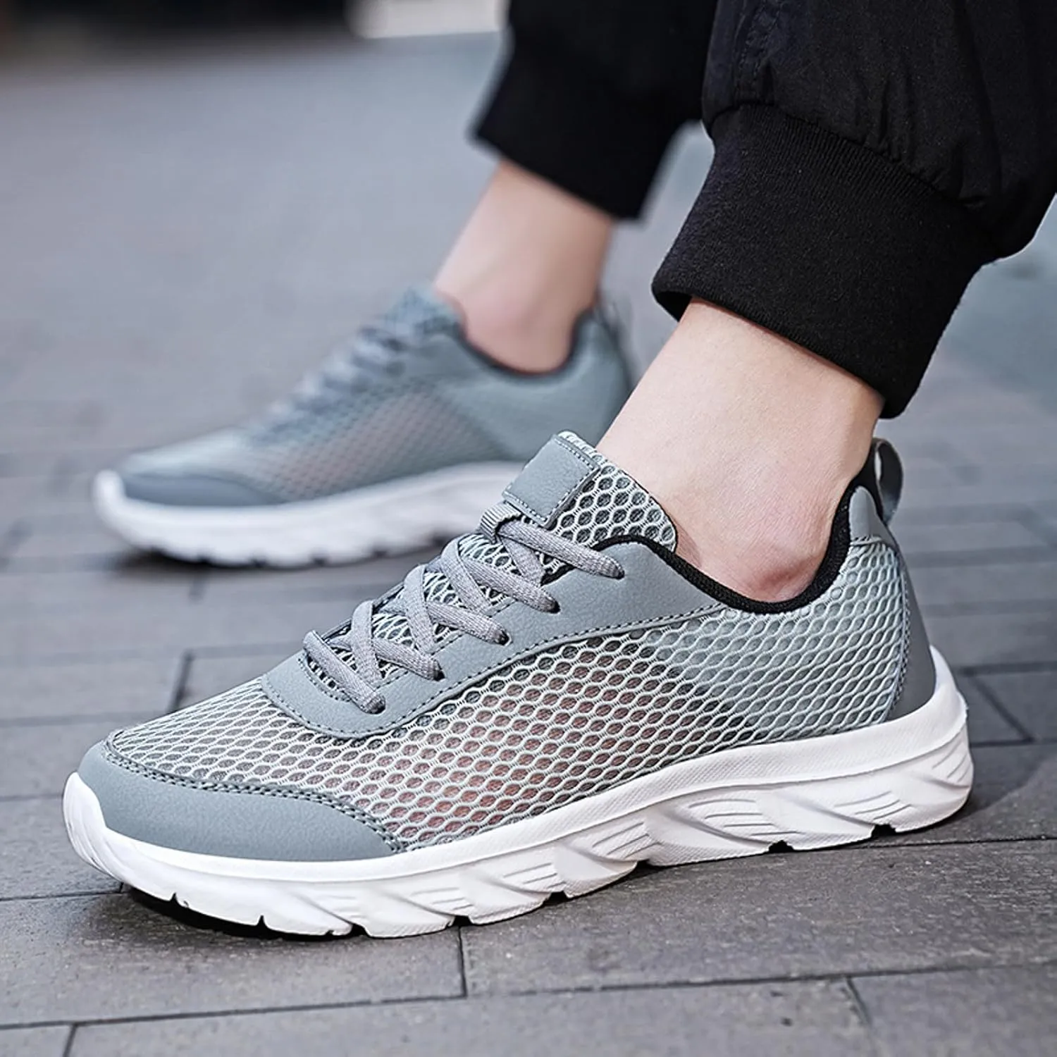 Breathable Mesh Men's Lace-Up Sneakers Lightweight Comfortable Running Shoes with Cushioned Midsole for Gym, Jogging & Casual Wear Fashionable New Pattern Couple Sneaker
