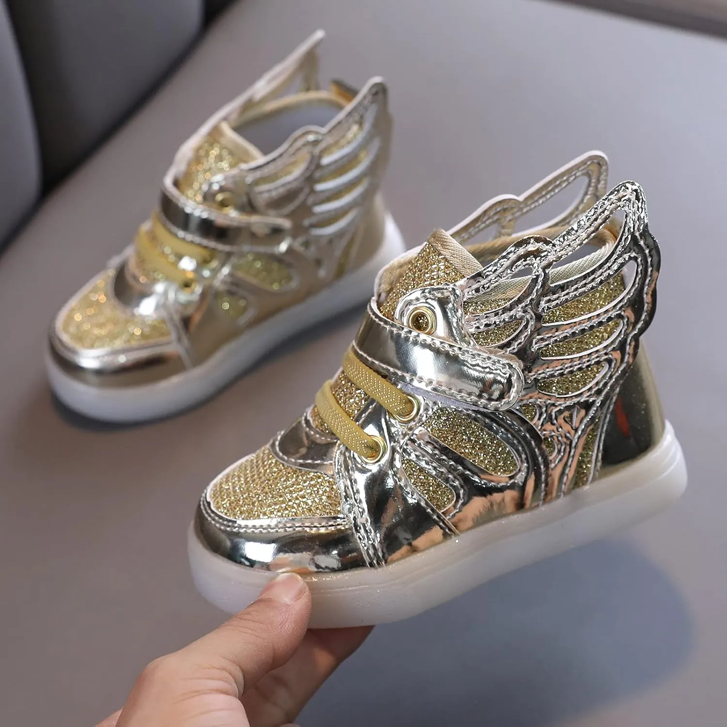 Kids LED Light Up Shoes USB Rechargeable Unisex Boys Girls LED Sneakers Cool Flashing Top Sneakers Luminous Shoes