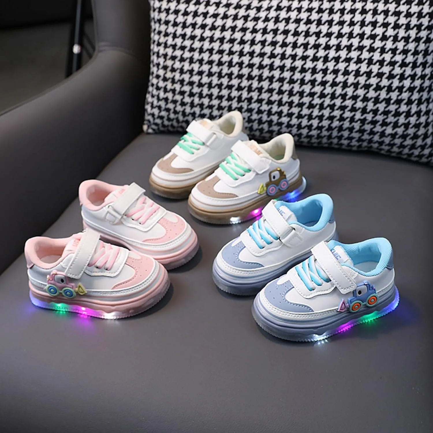 Kids Light Up Flashing Sneaker Athletic Running Shoes Lace-Up Luminous Trainer for Little Girls Boys Casual Shoes