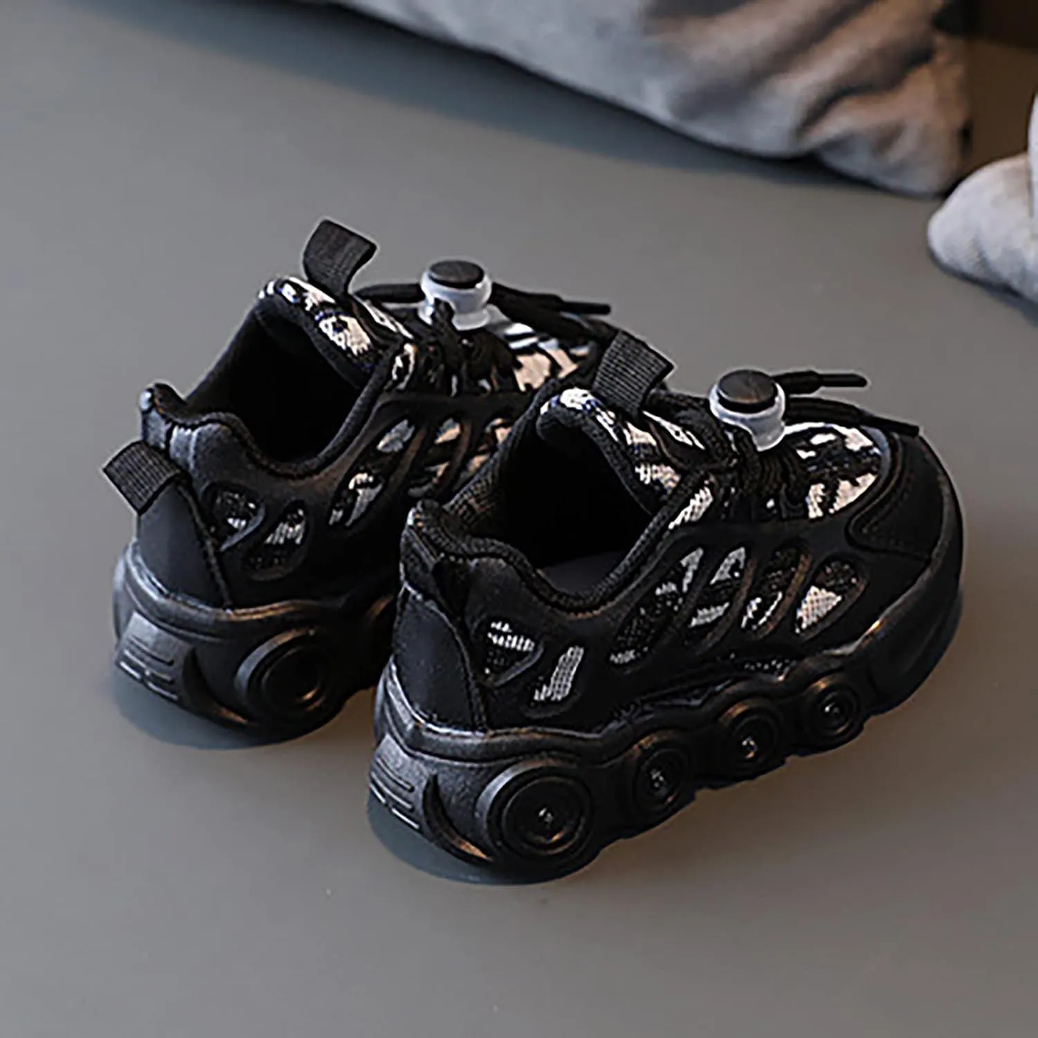 Light Up Shoes for Kids Fashion Adjustable Strap Lace-Up Athletic Sport Walking Sneakers Light up Shoes for Girls Size 2