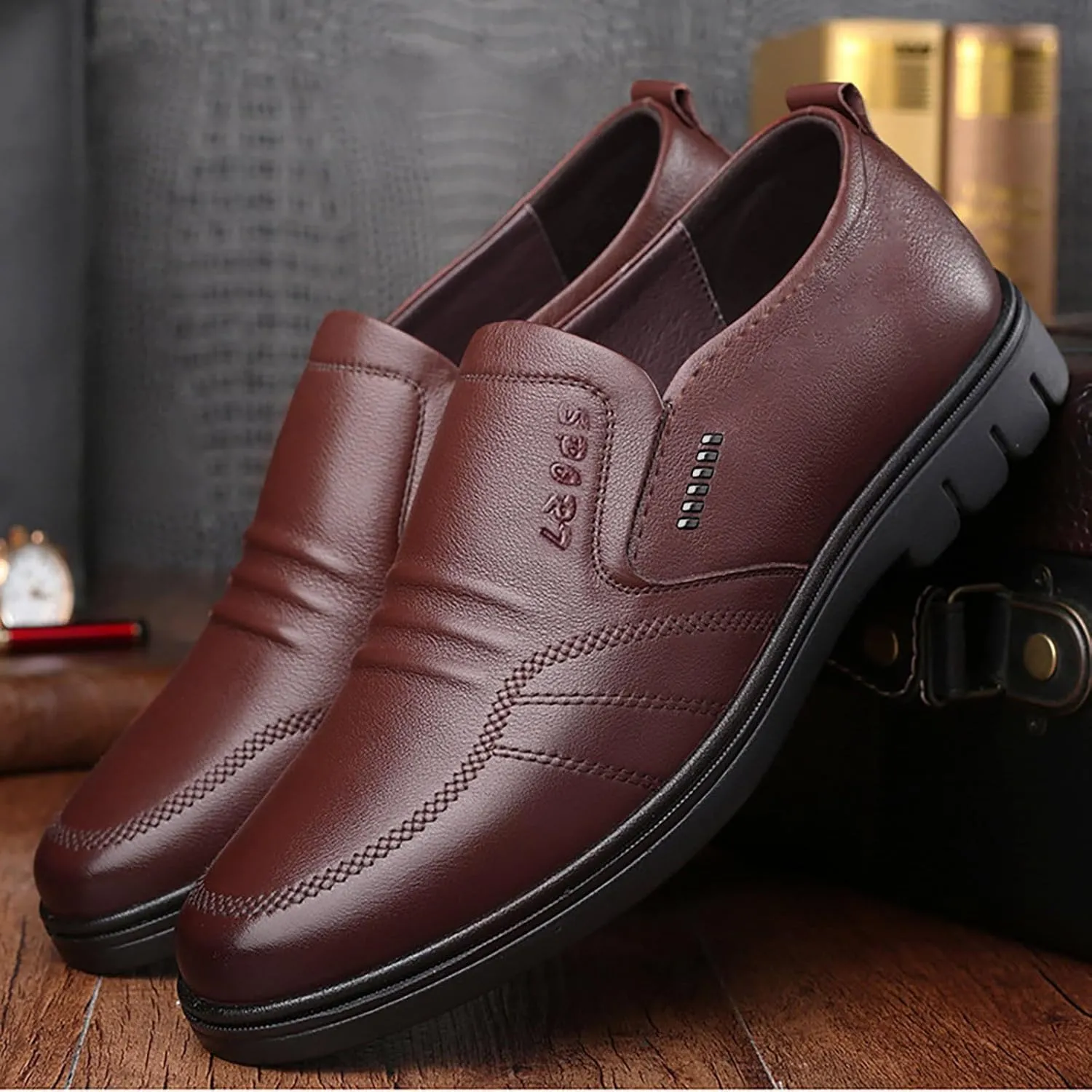 Men Leather Shoes Fashionable and Casual New Flat Bottomed Soft Sole Slip On Comfortable Slip On Casual Leather Shoes