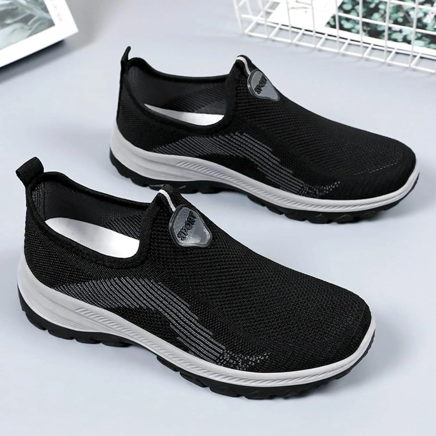 Men's Slip on Running Shoes Breathable Mesh Lightweight Comfortable Athletic Sneakers for Gym Training & Casual Walking Fashion Men Mountaineering Casual Sport Daily Work Shoes