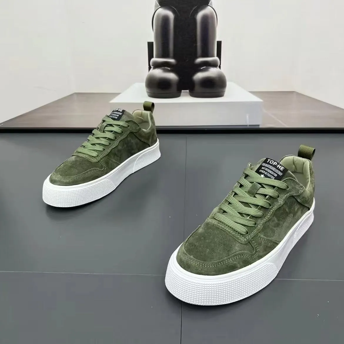 Men's Trendy Solid Colour Low Top Skateboard Shoes, Comfy Non Slip Casual Lace Up Sneakers for Men's Outdoor Activities