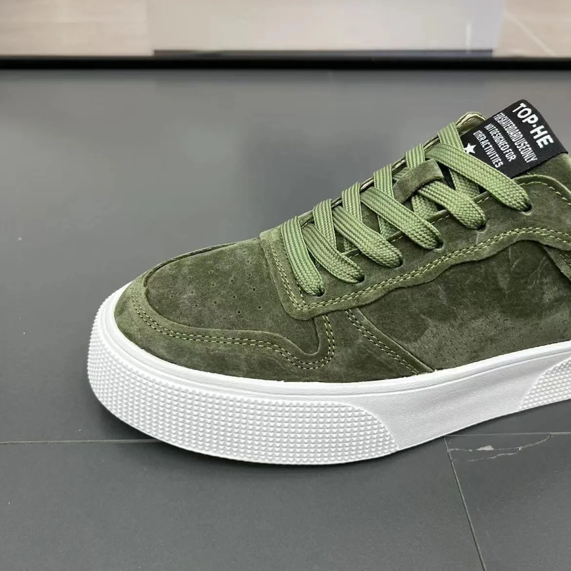 Men's Trendy Solid Colour Low Top Skateboard Shoes, Comfy Non Slip Casual Lace Up Sneakers for Men's Outdoor Activities